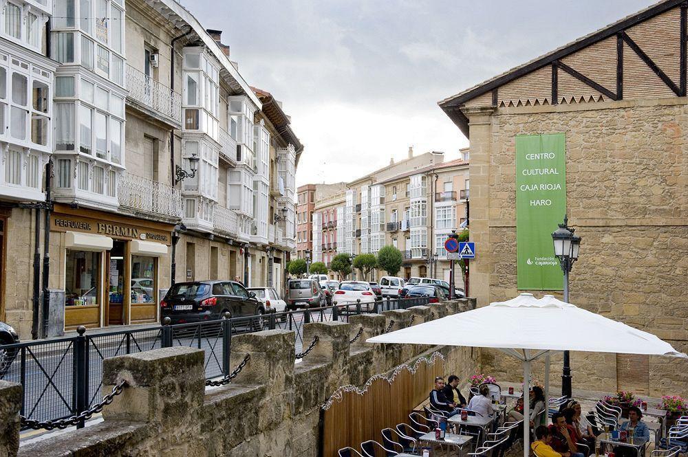 Apartamentos Turisticos Los Zapatos Morados Haro Bagian luar foto