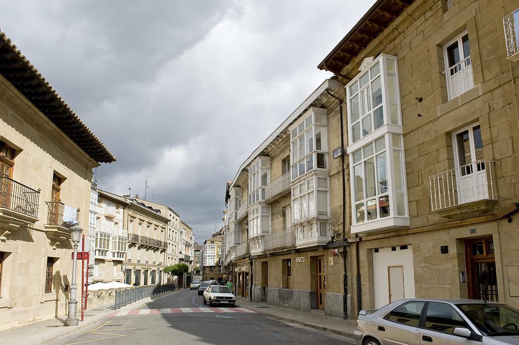 Apartamentos Turisticos Los Zapatos Morados Haro Bagian luar foto