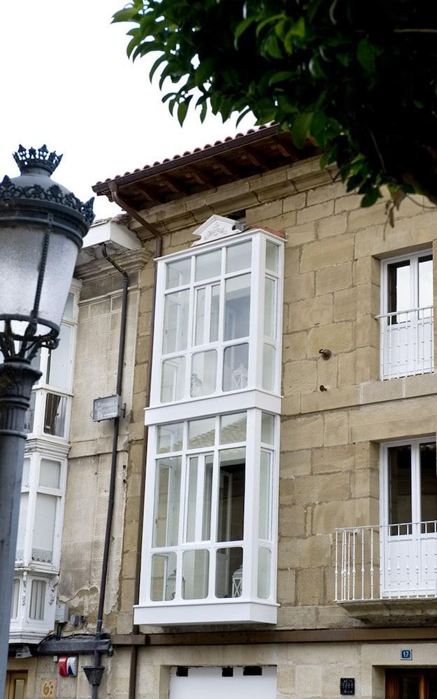Apartamentos Turisticos Los Zapatos Morados Haro Bagian luar foto